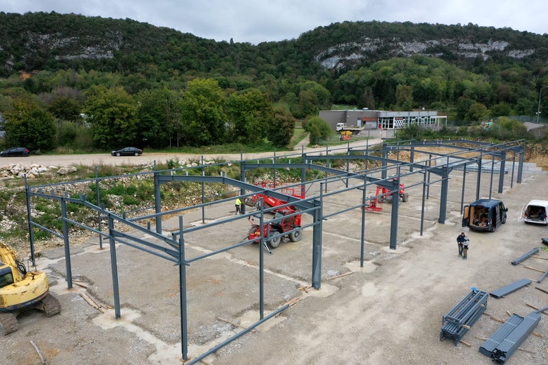 fourntiure et pose structure acier pour montage bâtiment industriel métallique dans le Jura