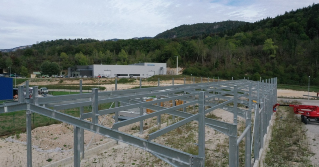 ossature bâtiment industriel en cours de pose